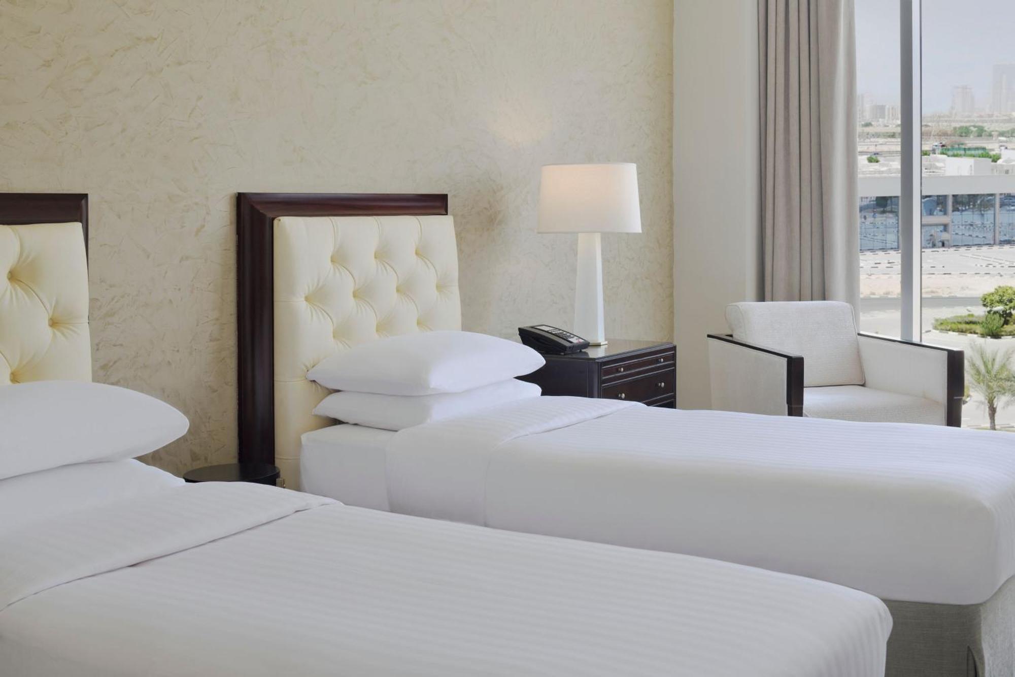 Delta Hotels By Marriott Dubai Investment Park Bagian luar foto